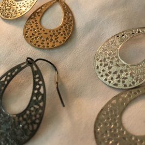 Set of 3 pairs of flat dangle earrings